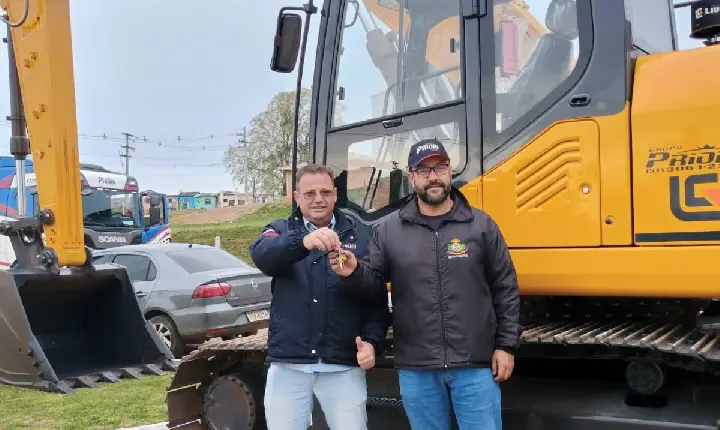 Capão Bonito do Sul amplia frota de máquinas com aquisição de escavadeira hidráulica