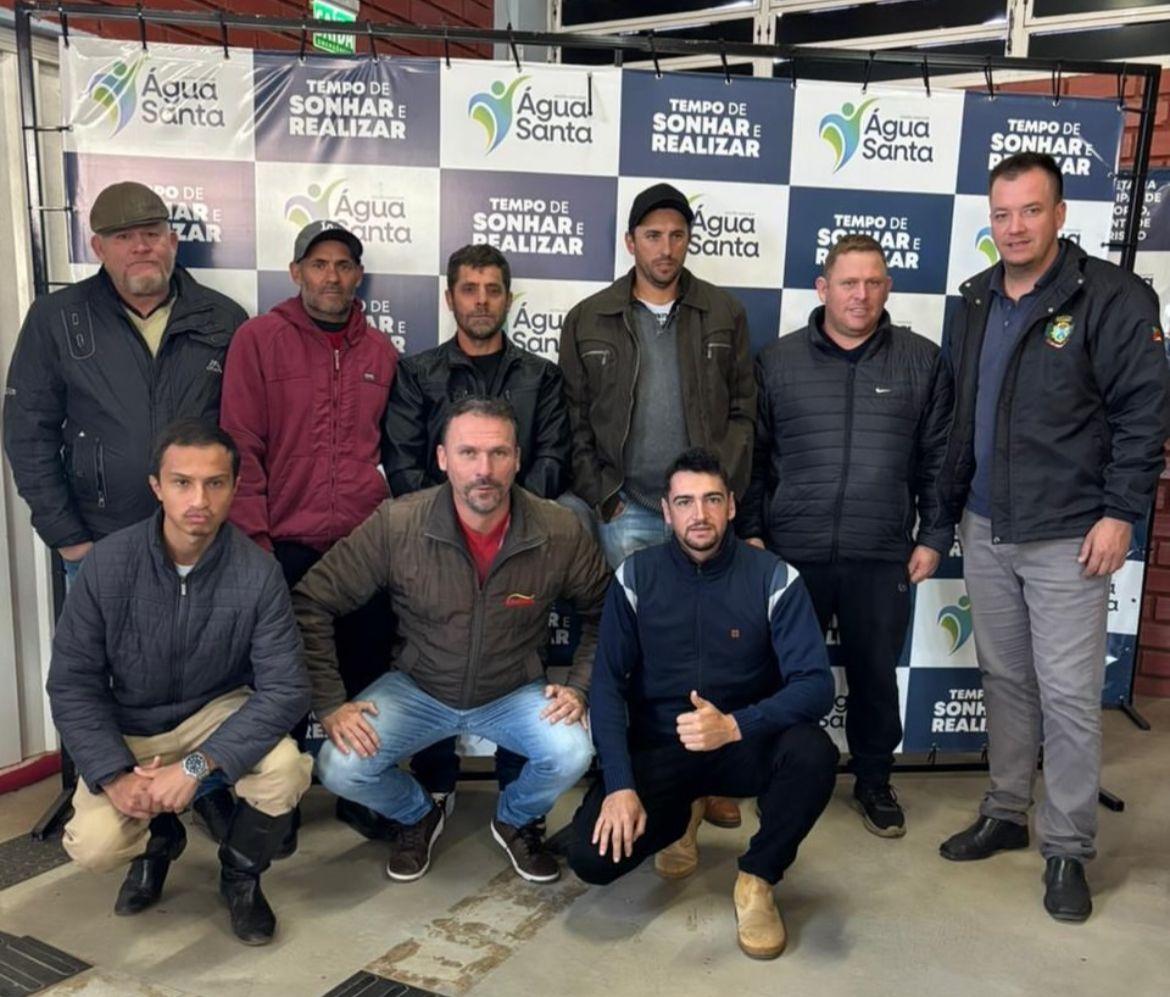 Produtores de Capão Bonito do Sul participam de encontro técnico sobre produção leiteira em Água Santa
